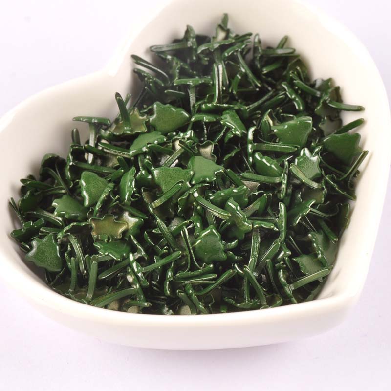 50pcs Mini Christmas Tree Brad – Christmas Craft Embellishment Bewertung und Preis