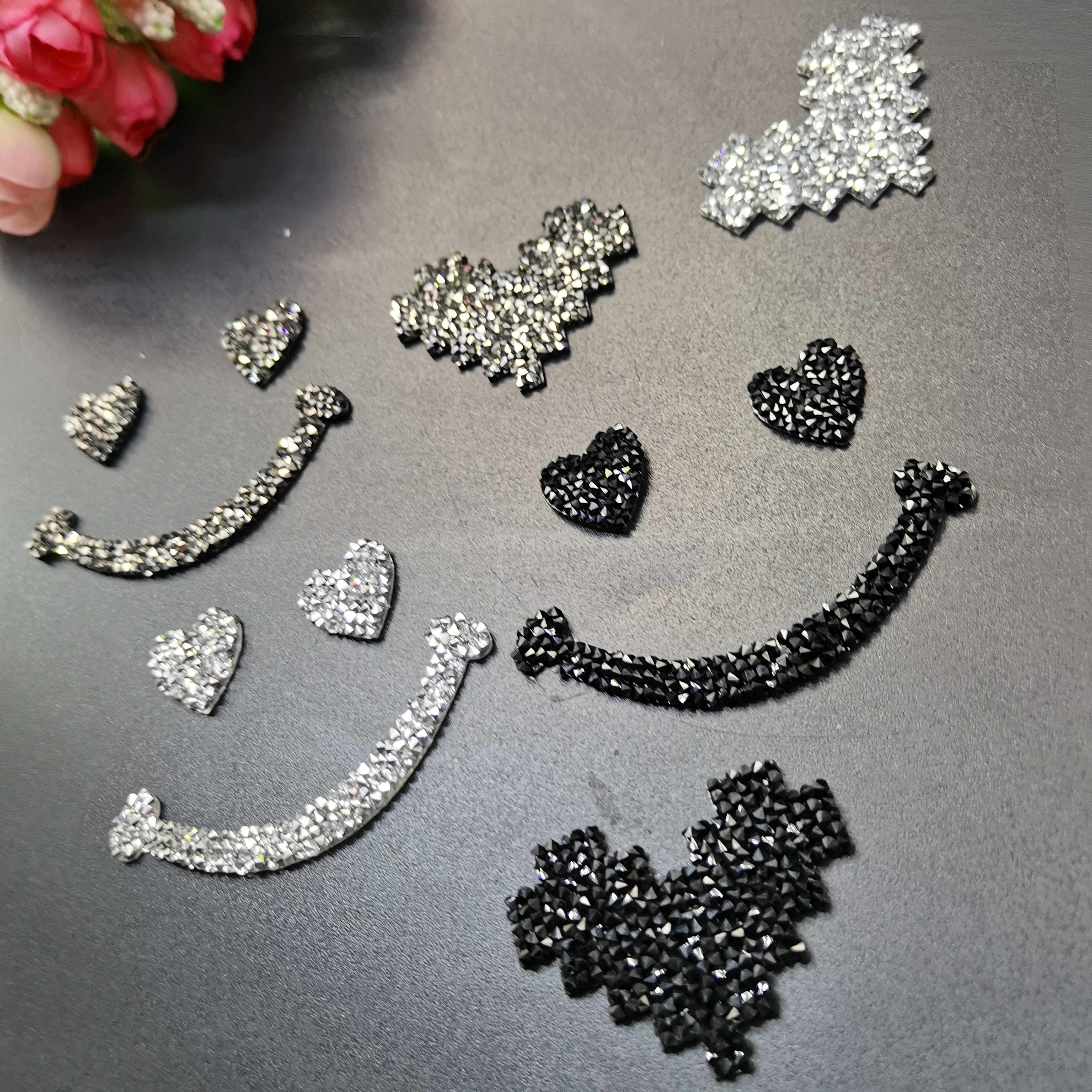 New 3colors Glitter Heart Smil – Hotfix Rhinestone Sheet Bewertung und Preis