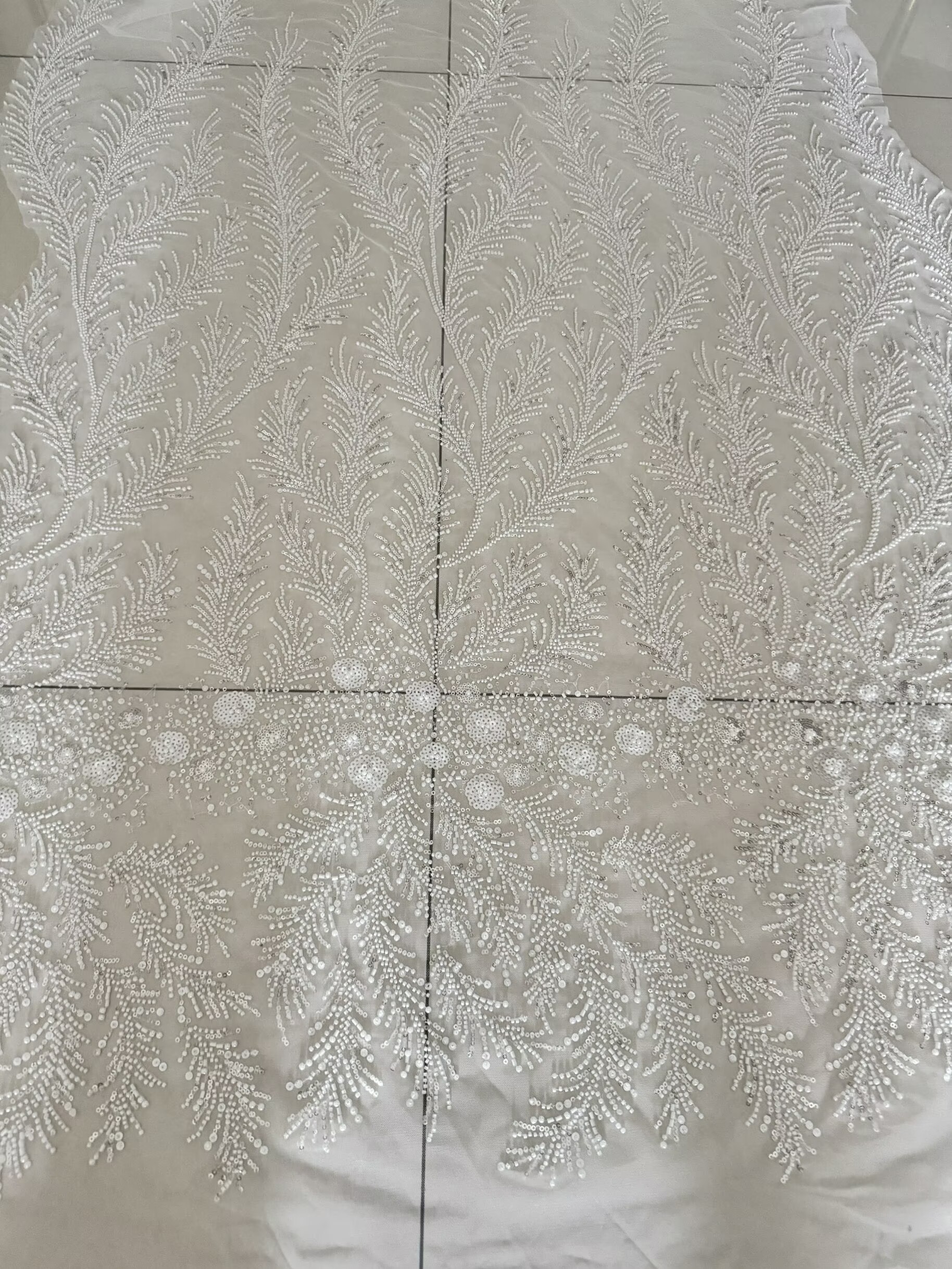 White Beaded Pearl Crystal Seq – Crystal Mesh Fabric Bewertung und Preis
