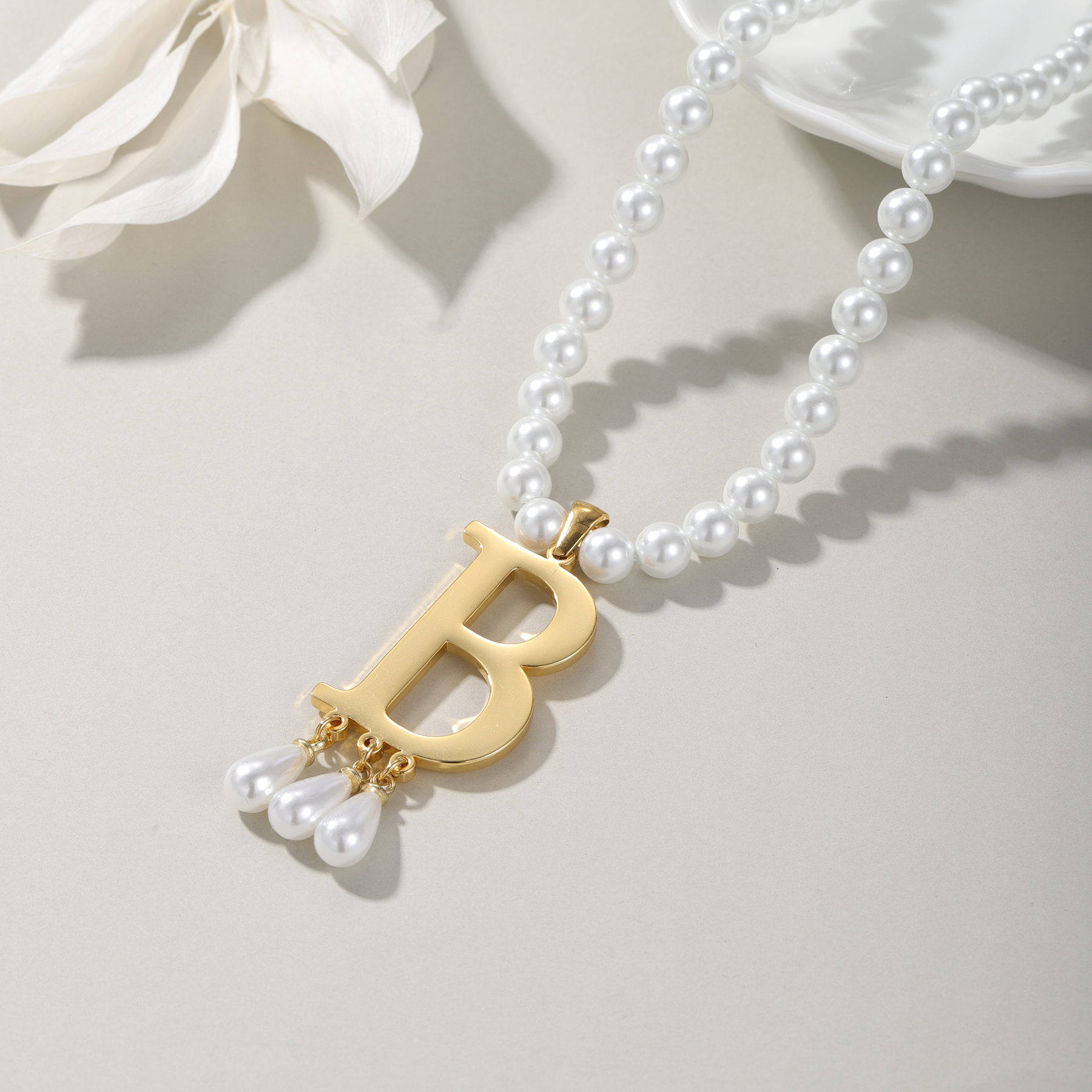 Customized Initial Pendant Lux – Pearl Trim Chain Bewertung und Preis