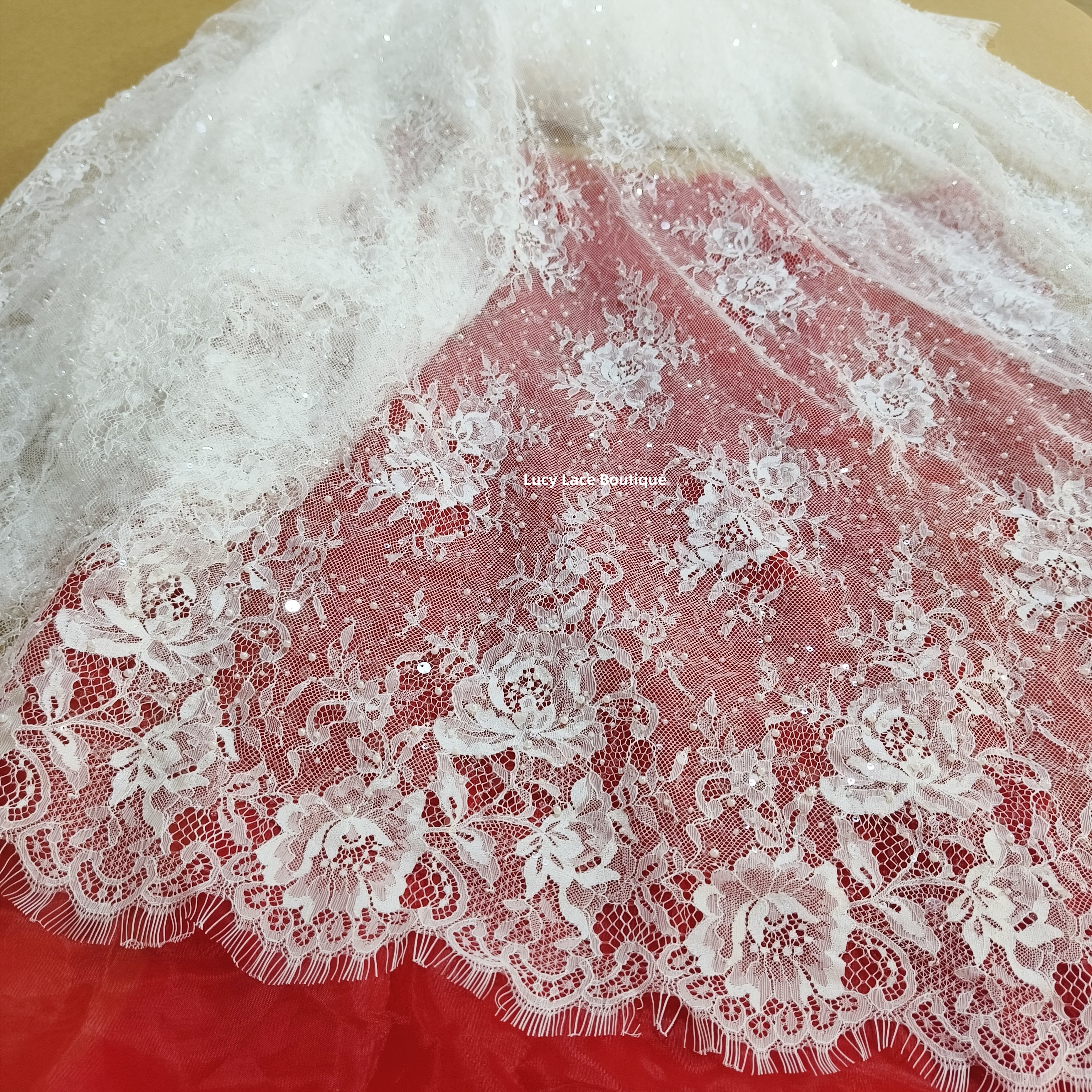1 Panel 1.5M Wide 3M Long Off  – Sequin Fabric Panel Bewertung und Preis
